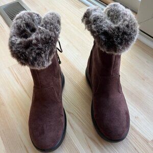 NWT  Flexus  Aldaz Waterproof Booties - size 38